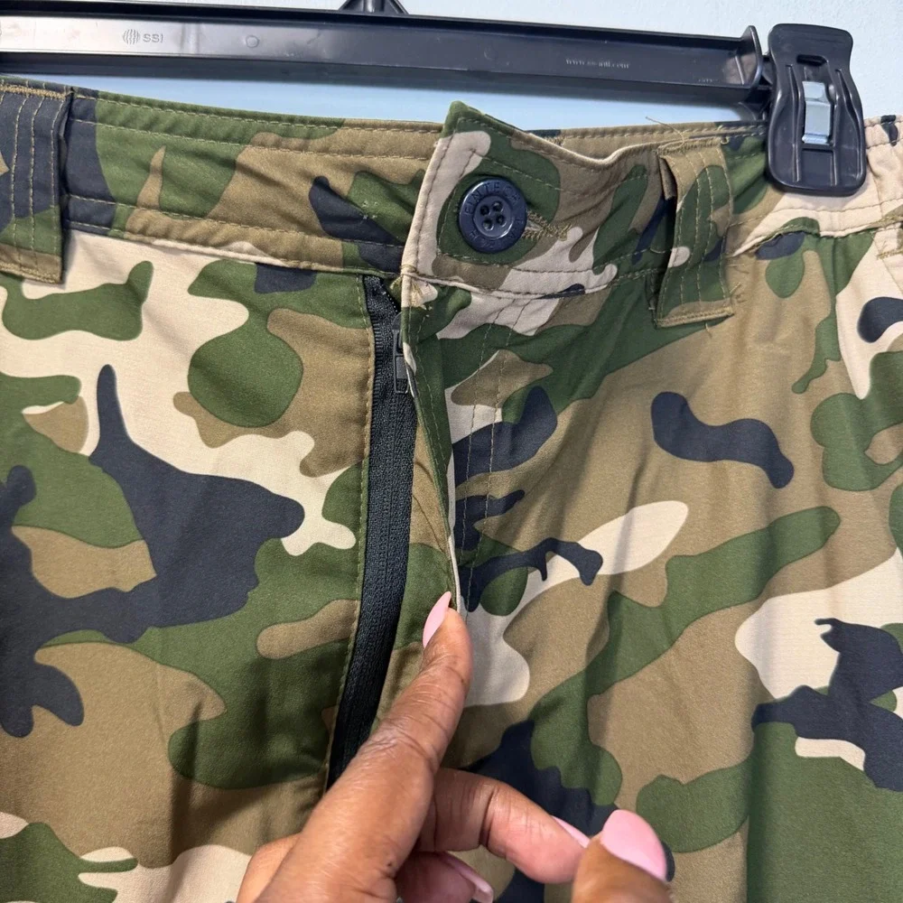 Fintech Mens‎ Camo Performance Fishing Shorts Green Brown Large Zipper Pockets